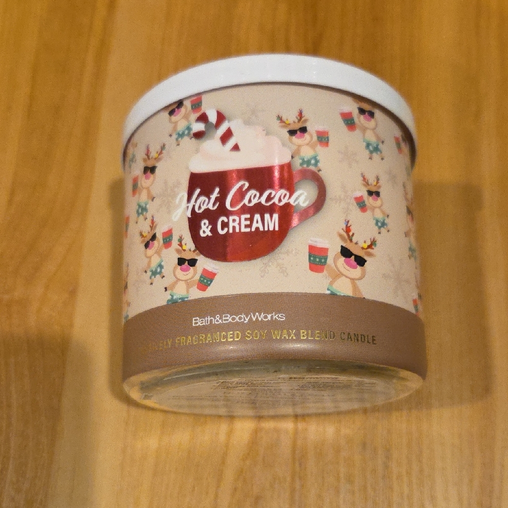 Bath & Body Works Festive Hot Cocoa & Cream Candle